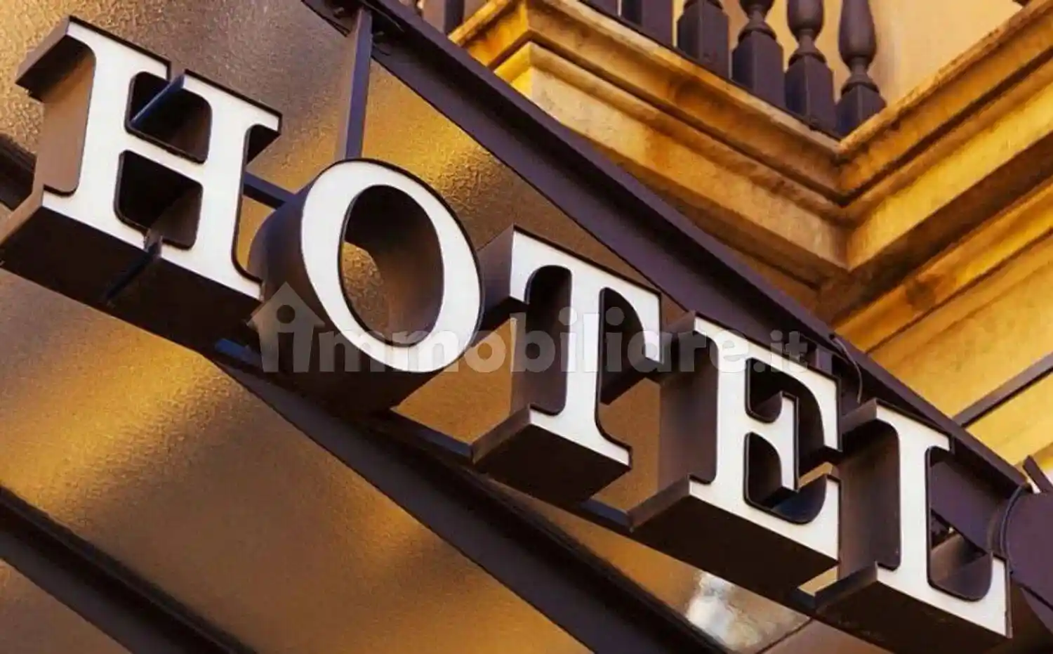 Palazzo - Edificio in vendita a Camaiore