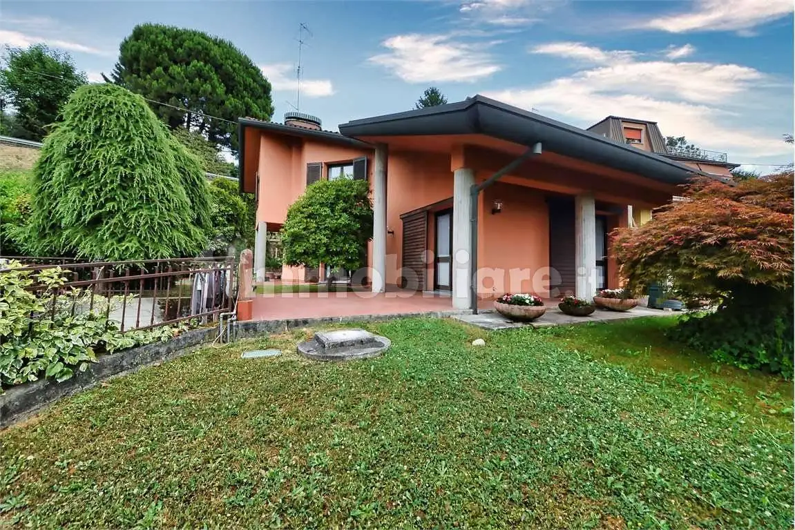 Villa in vendita a Capiago Intimiano