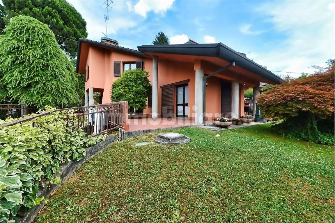 Villa unifamiliare, buono stato, 290 m², Capiago Intimiano Olmeda, Capiago Intimiano - foto 2