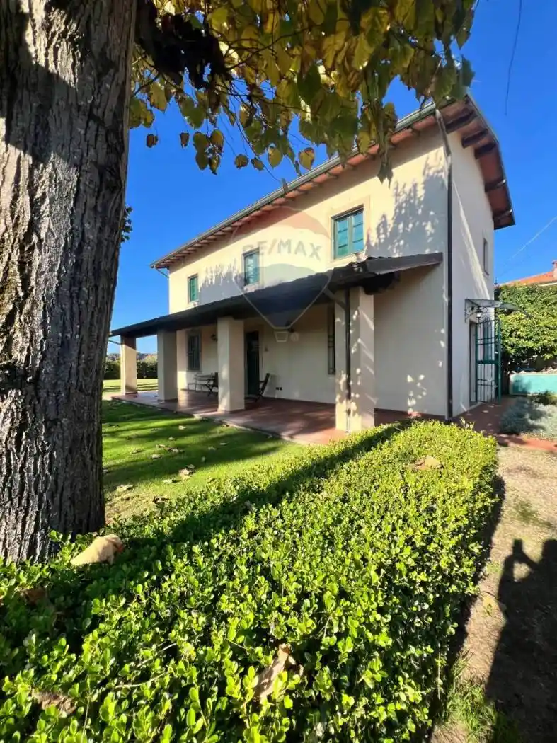 Villa in vendita a Viareggio