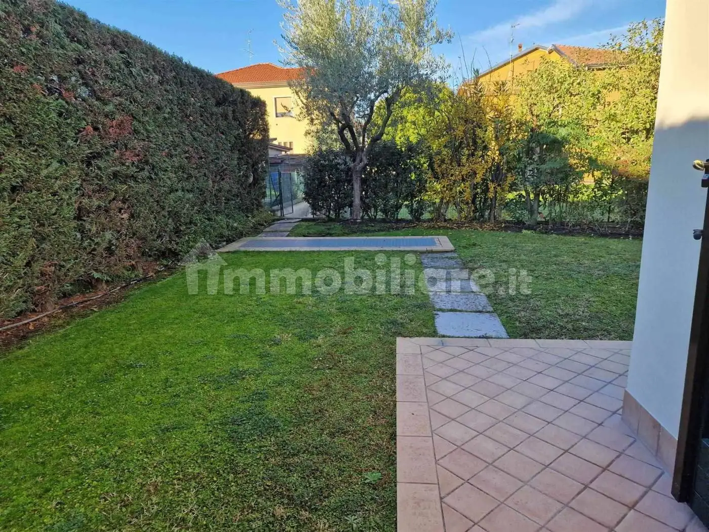 Casa indipendente in affitto a Desenzano del Garda