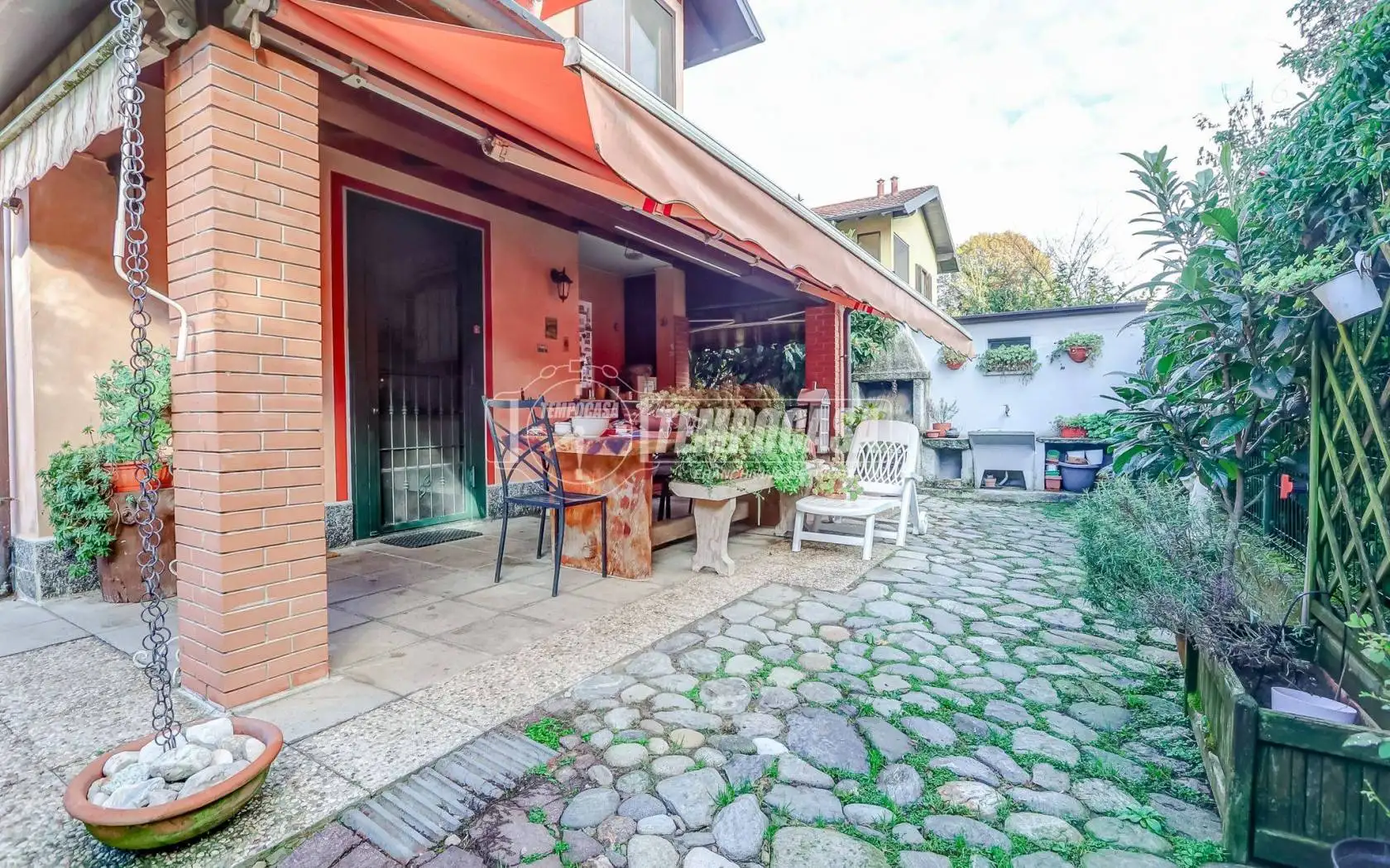 Villa in vendita a Varallo Pombia