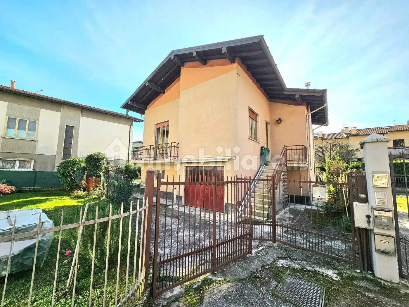 Villa in vendita a Laveno-Mombello