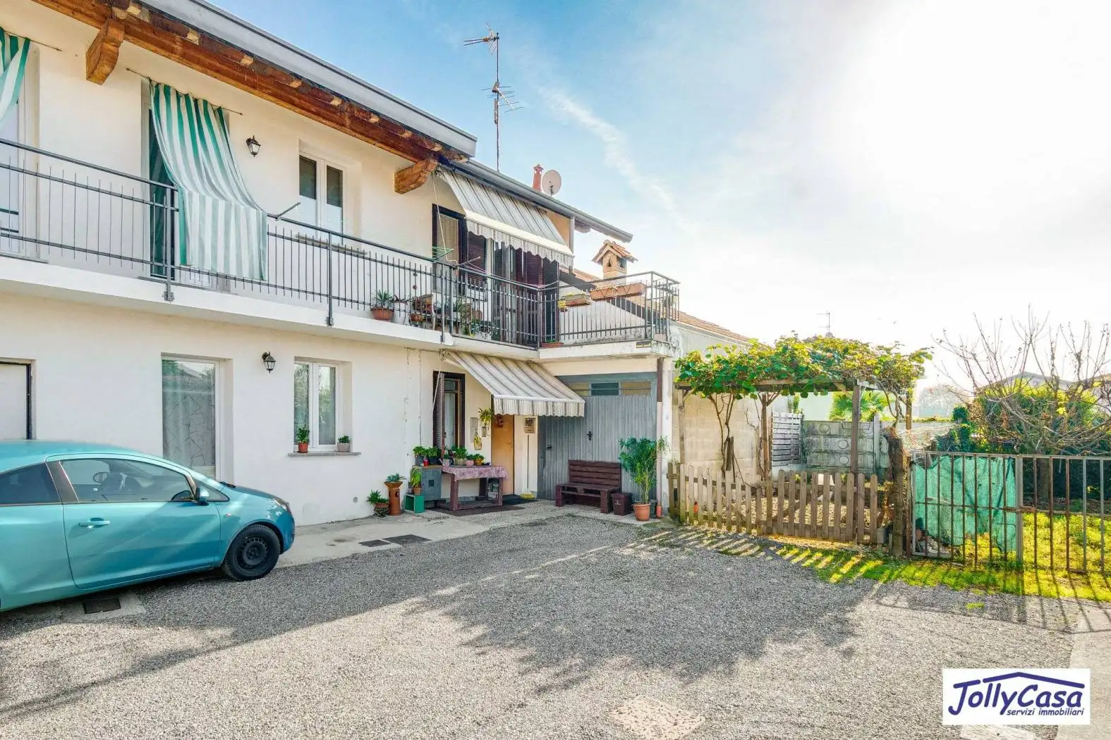 Casa indipendente in vendita a Lazzate