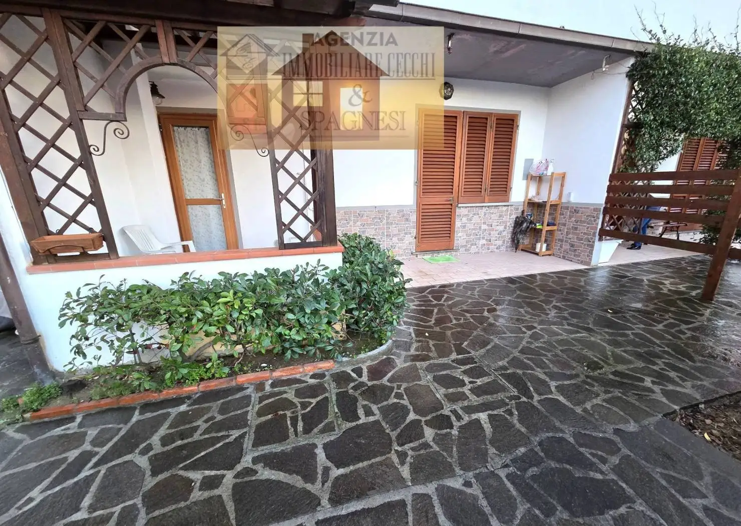 Casa indipendente in vendita a Campi Bisenzio