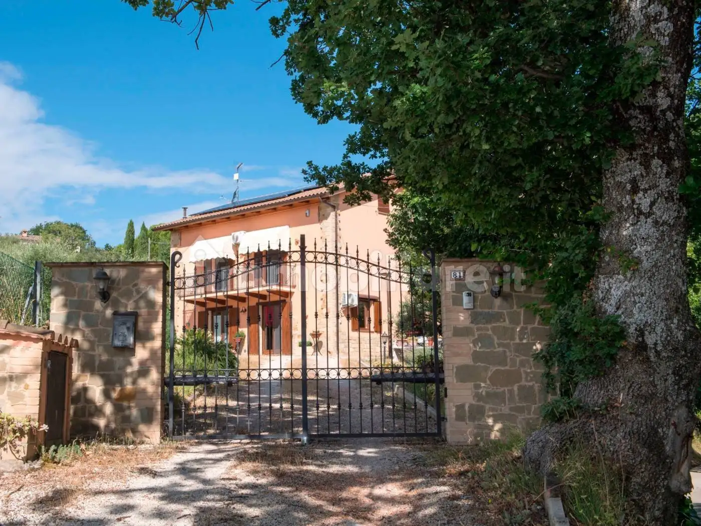Villa in vendita a Serrapetrona