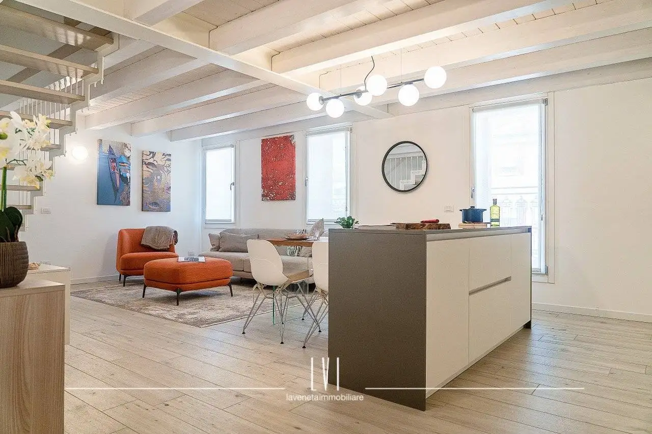 Quadrilocale piazza San Pio X 15, Centro, Caorle - foto 3