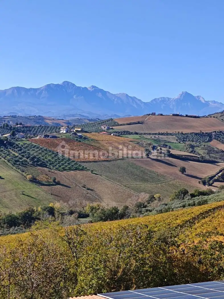 Palazzo - Edificio in vendita a Atri