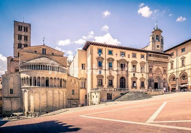 Palazzo - Edificio in vendita a Arezzo
