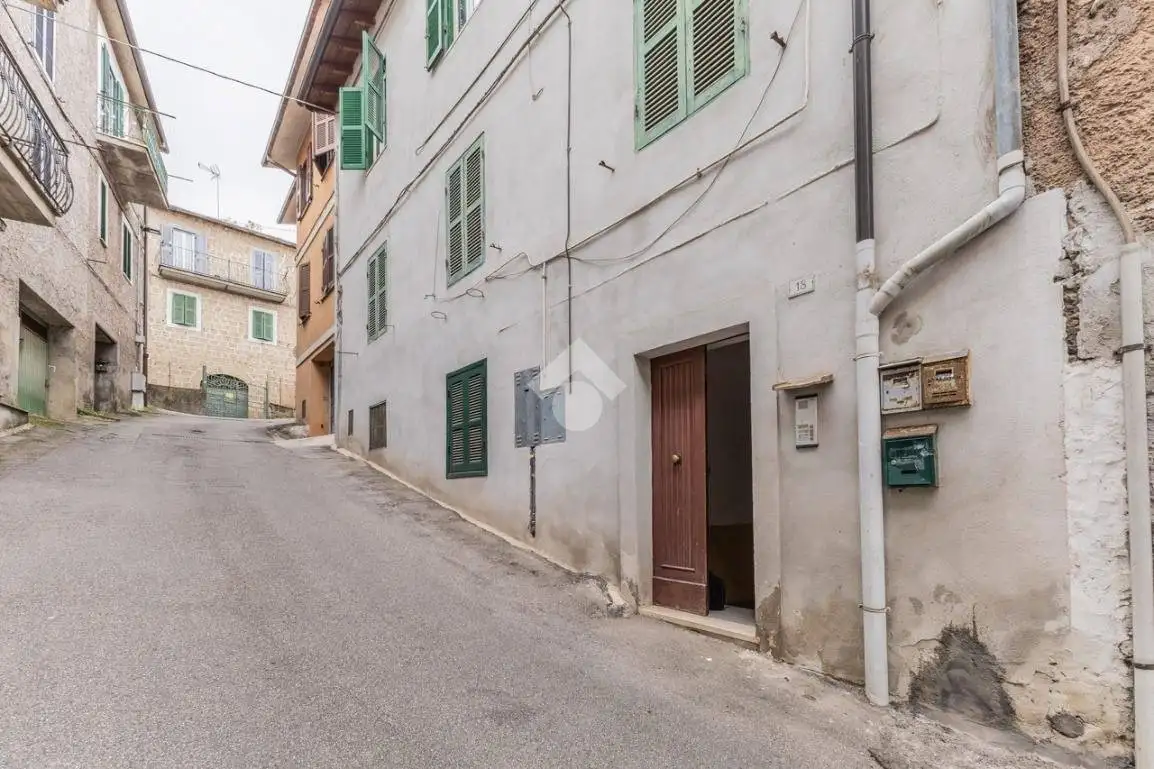 Quadrilocale via Col di Lana 18, Centro, Caprarola - foto 2