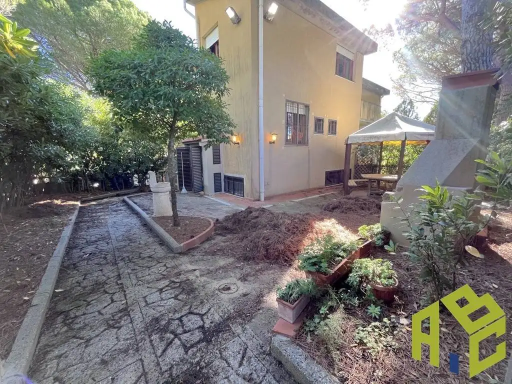 Casa indipendente in vendita a Rosignano Marittimo