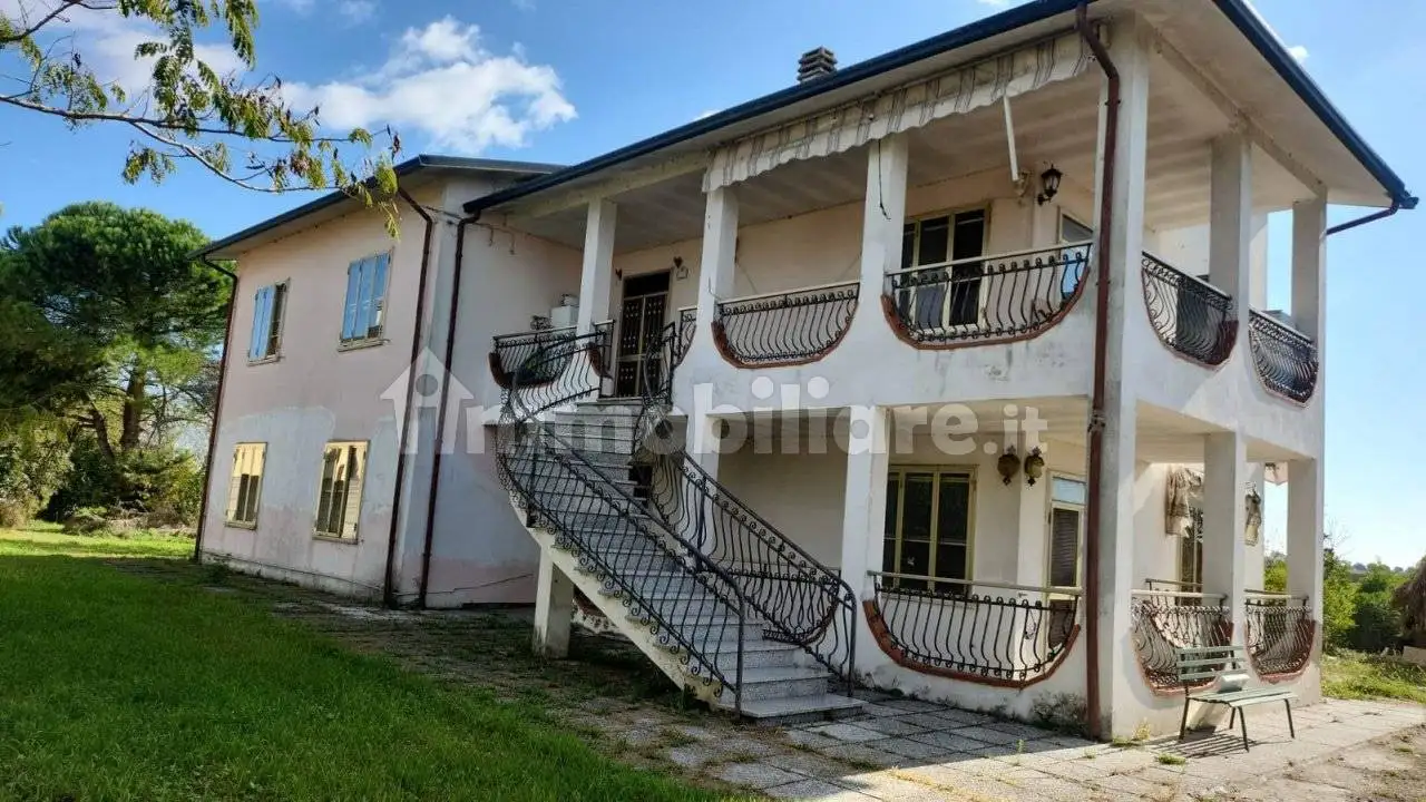 Villa in vendita a Tresignana