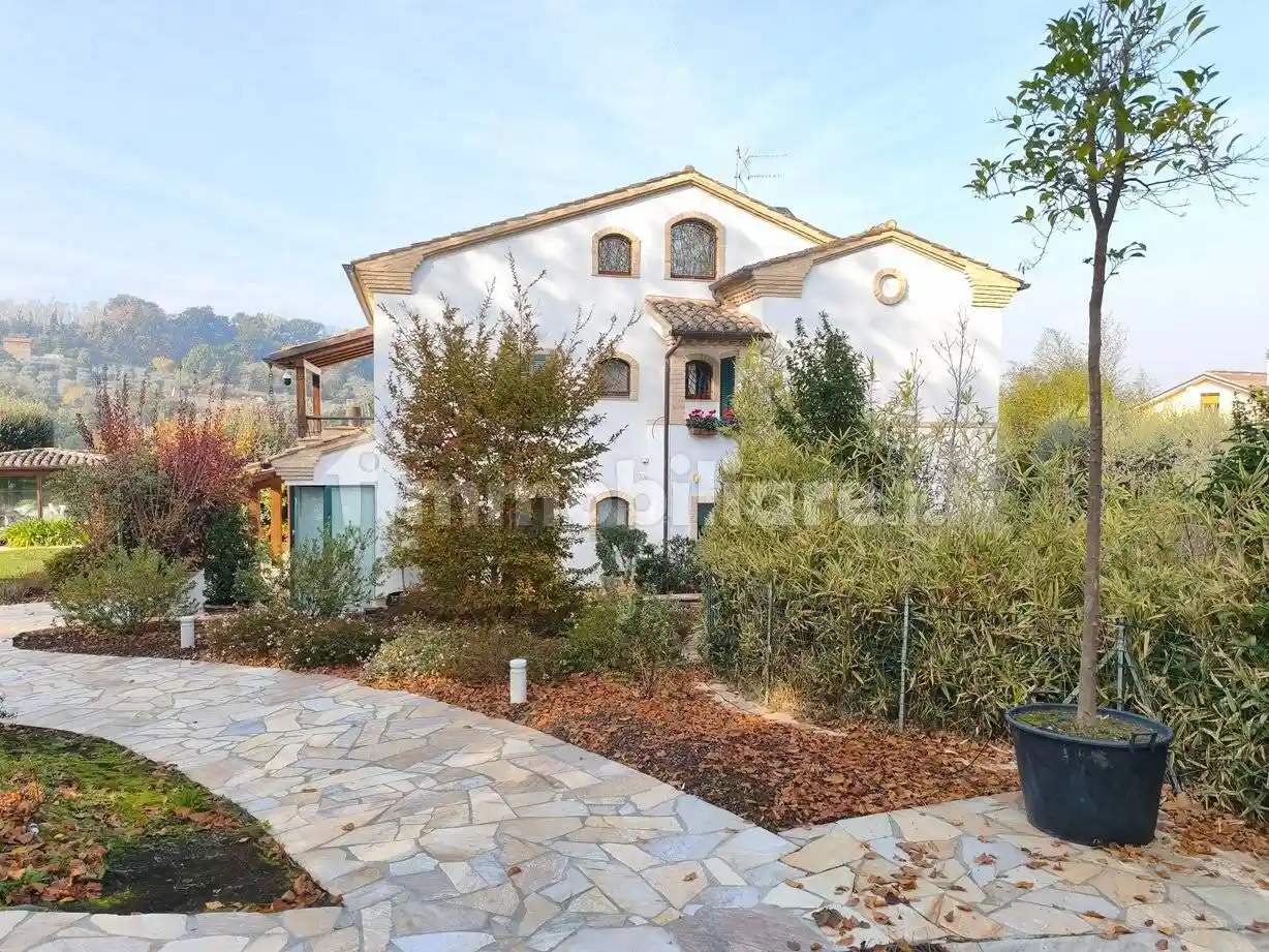 Villa in vendita a Macerata