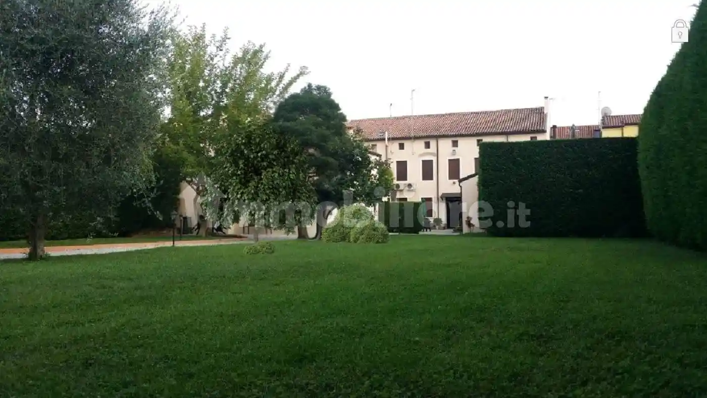 Palazzo - Edificio in vendita a Adria