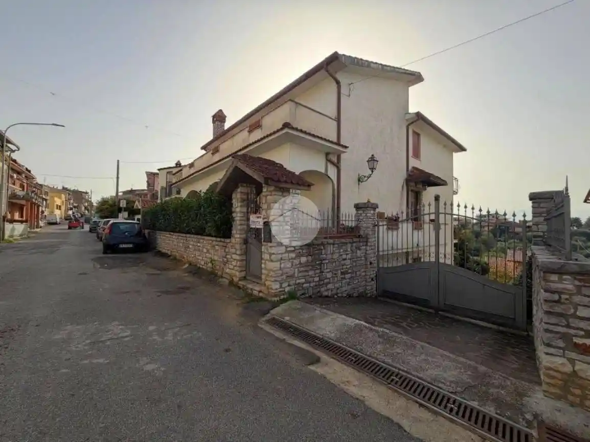 Villa in vendita a Fara in Sabina