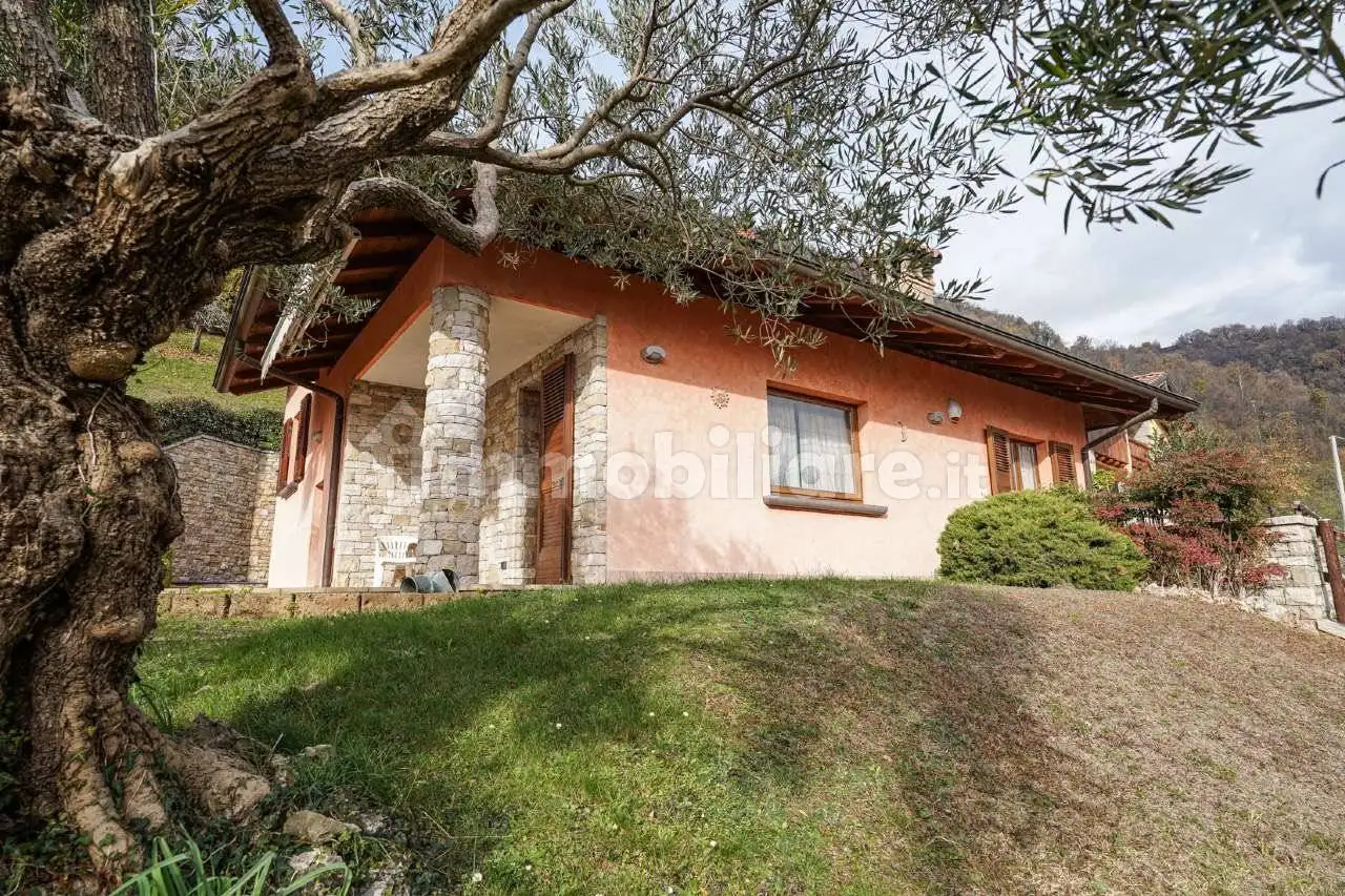 Villa in vendita a Ubiale Clanezzo