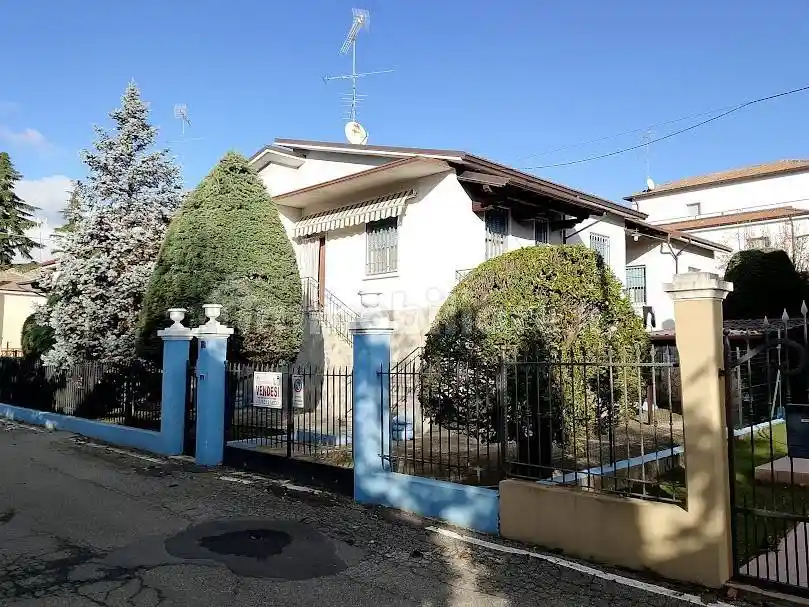 Villa bifamiliare via Giosuè Carducci 13, Centro, Casteggio - foto 2