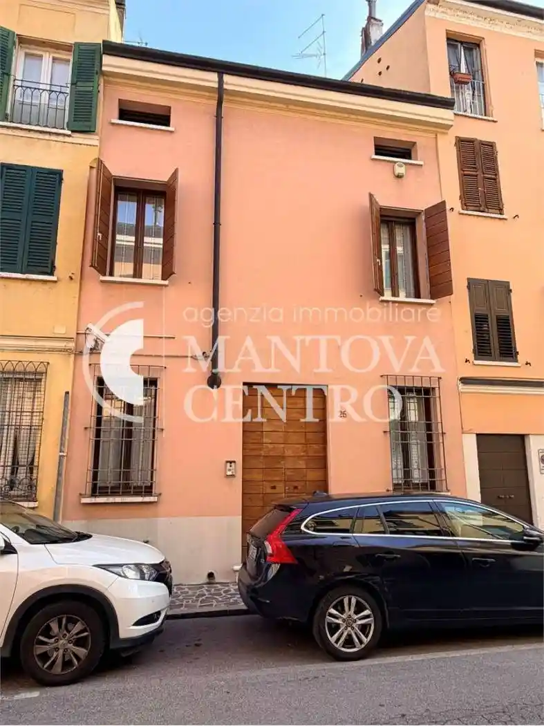 Casa indipendente in vendita a Mantova