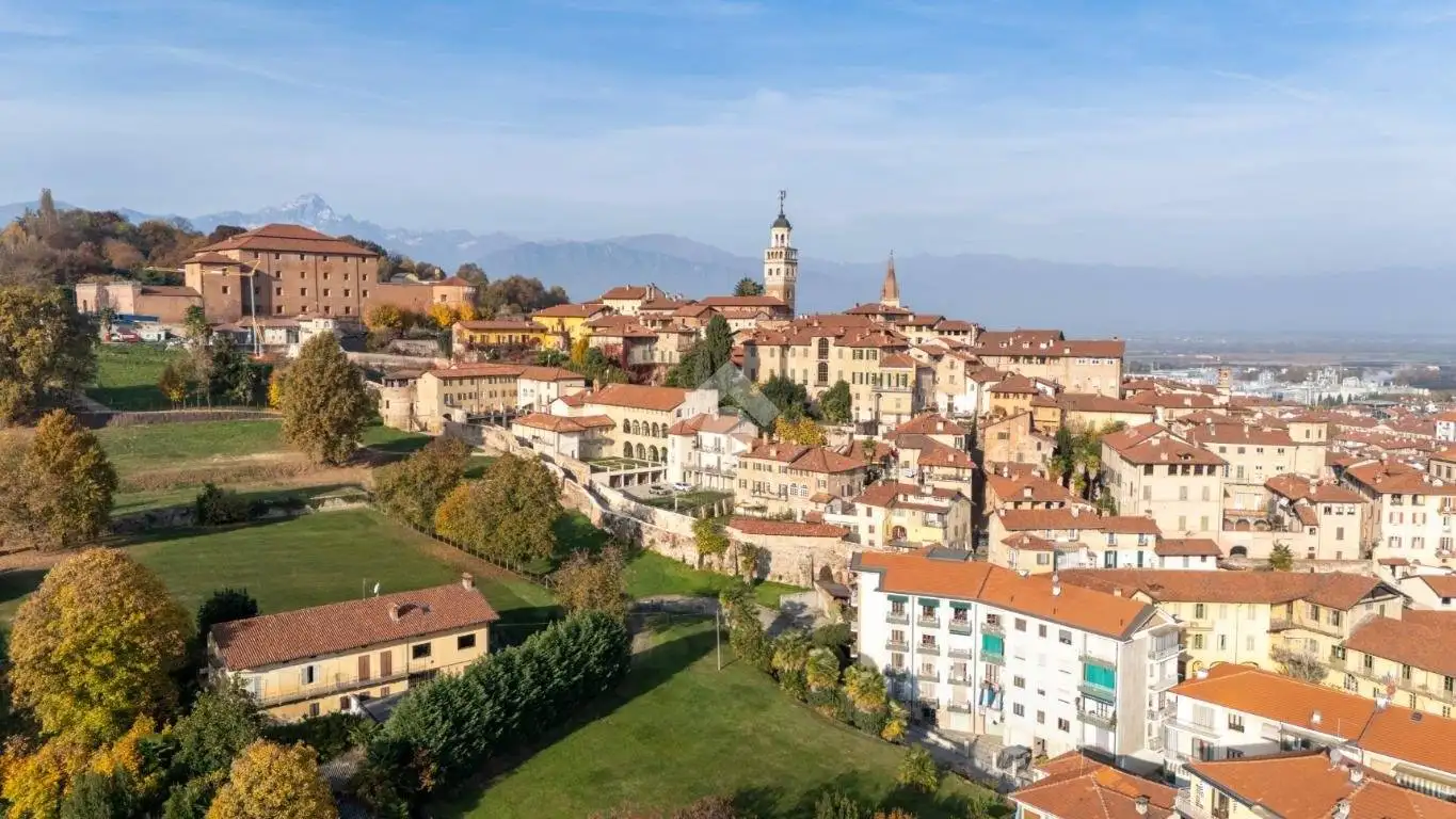 Trilocale via Giovanni Battista Bodoni 34, Centro, Saluzzo - foto 2