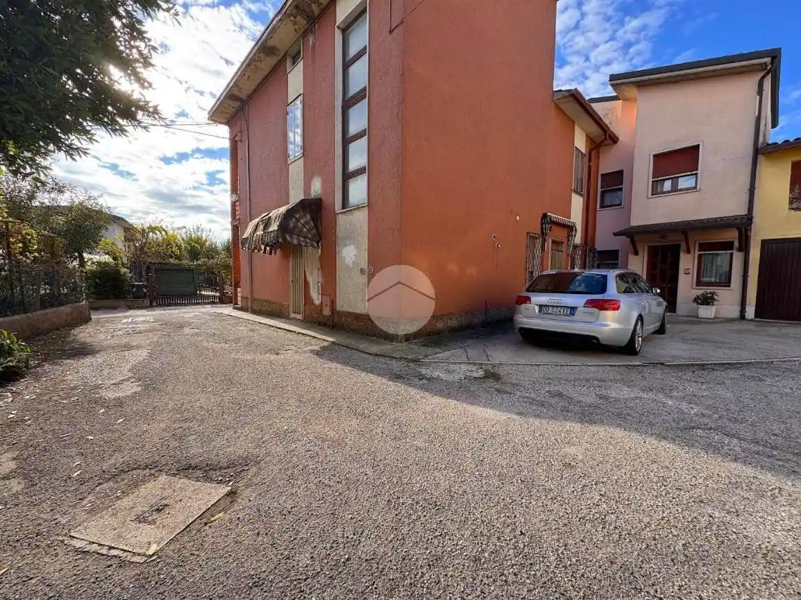 Terratetto unifamiliare via Giuseppe Mazzini 35, Beccacivetta Azzano, Castel d'Azzano - foto 2