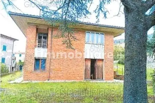 Villa in asta a Castellina Marittima
