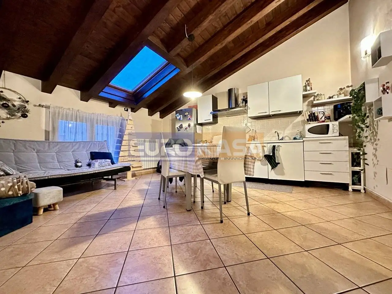 Palazzo - Edificio in vendita a Osio Sotto