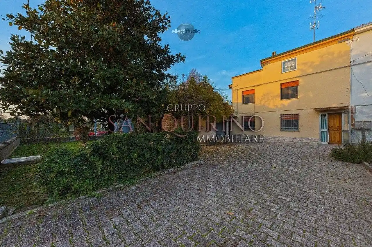 Villa in vendita a Novi di Modena