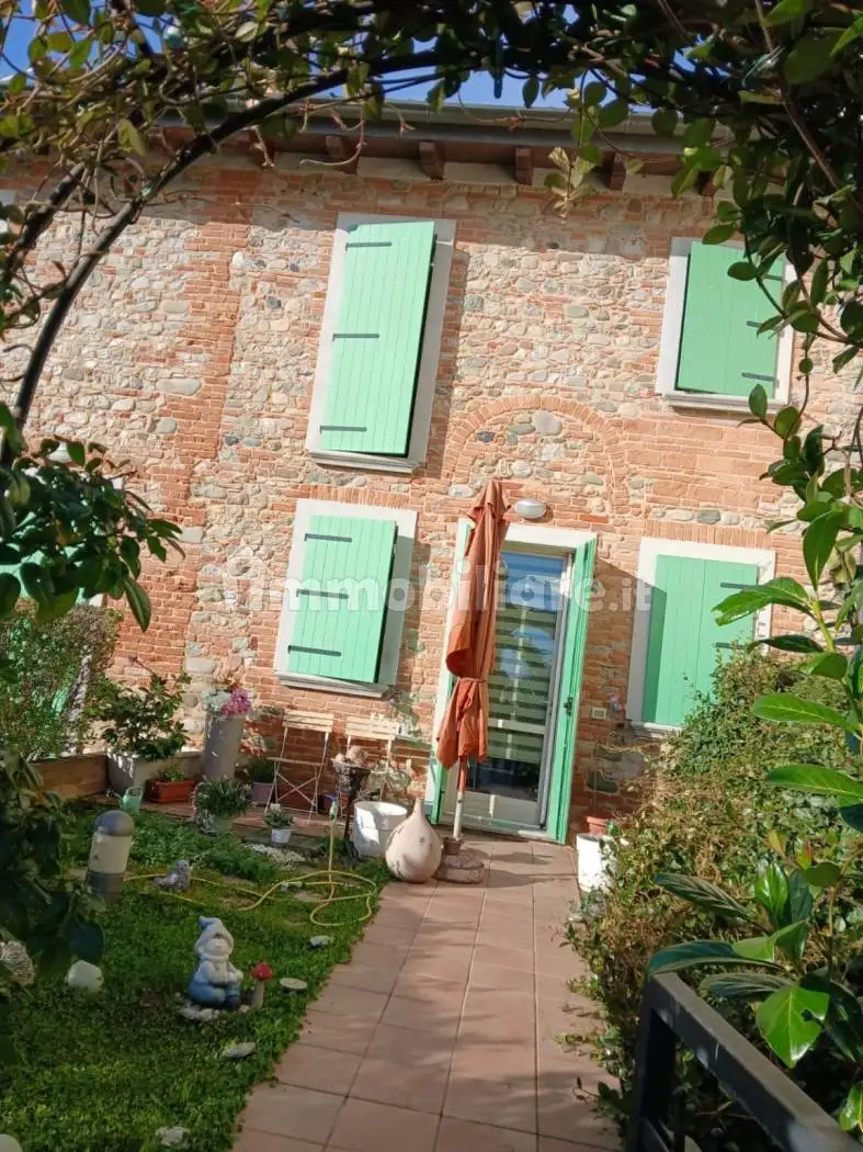 Casa indipendente in vendita a Gragnano Trebbiense