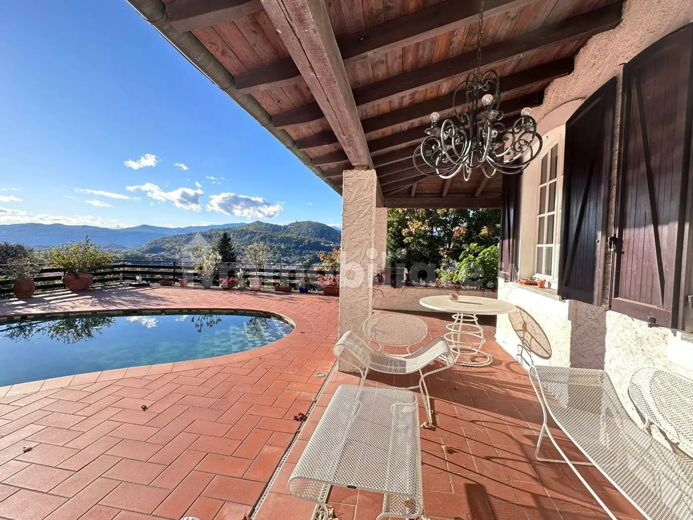 Villa in vendita a Gemonio