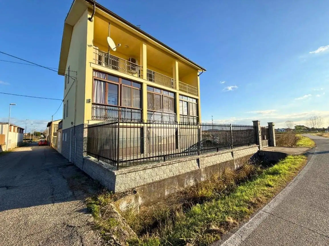 Casa indipendente in vendita a Vercelli