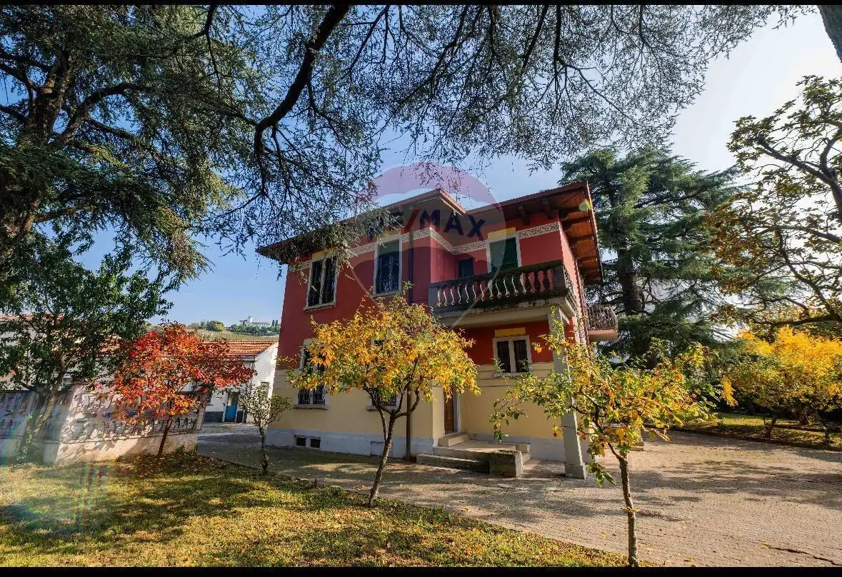 Villa in vendita a Carobbio degli Angeli