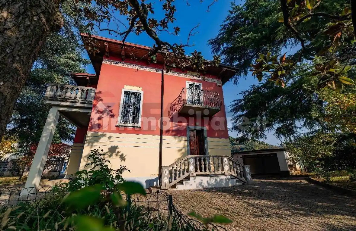 Villa in vendita a Carobbio degli Angeli