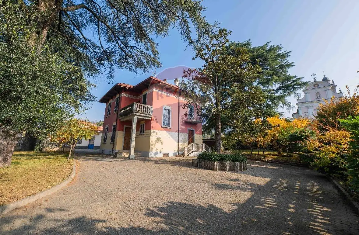 Villa in vendita a Carobbio degli Angeli