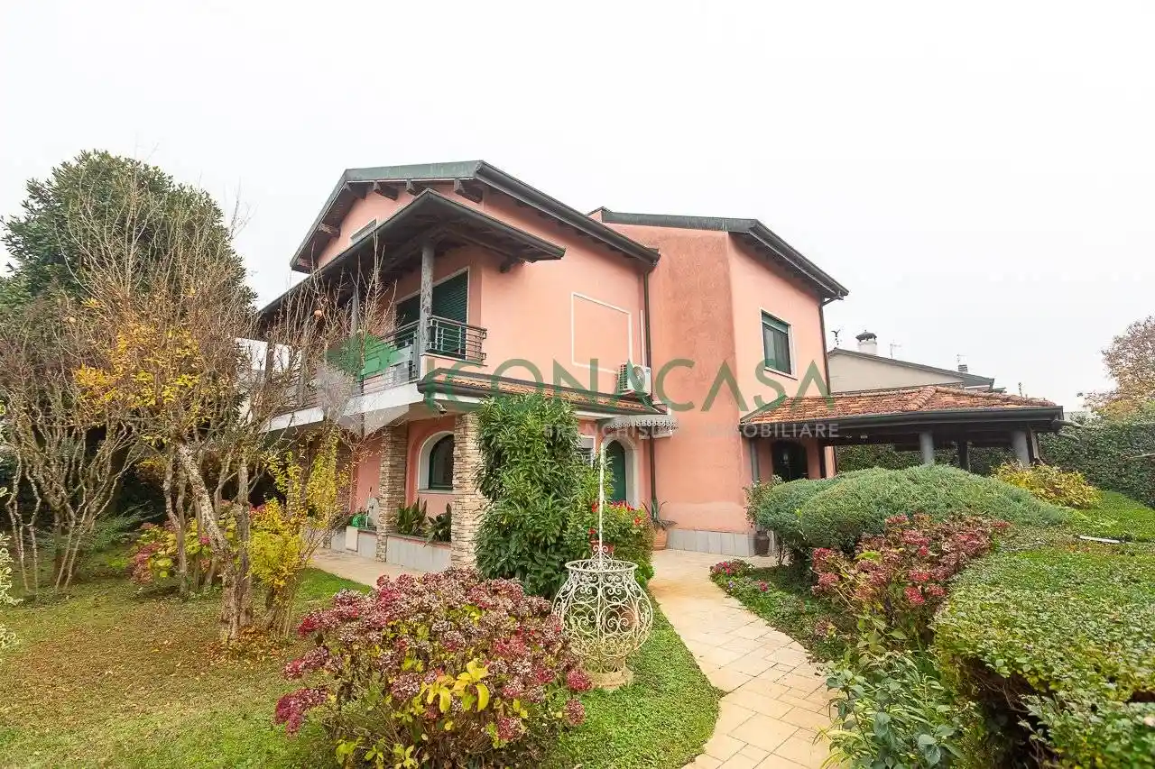 Villa in vendita a Crema