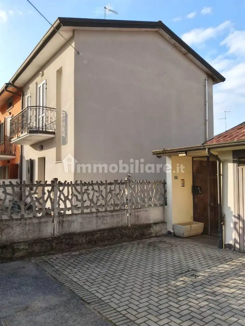 Terratetto unifamiliare 100 m², buono stato, Casaletto Vaprio - foto 2