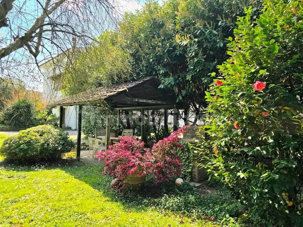 Casa indipendente in vendita a Lucca