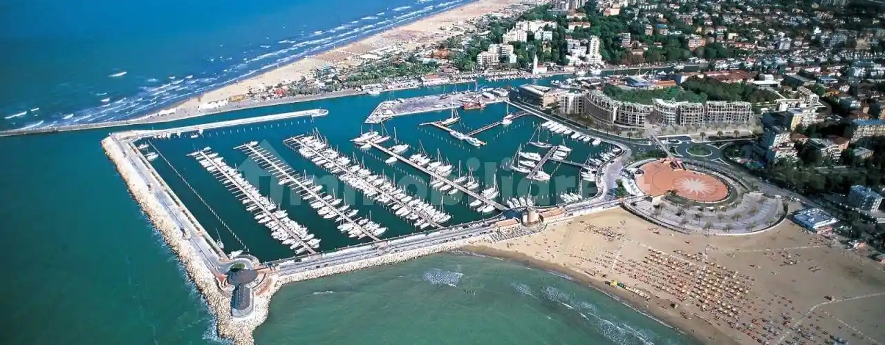 Palazzo - Edificio in Affitto - foto 2