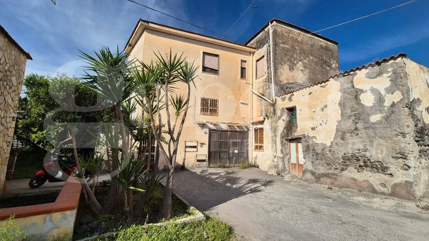 Palazzo - Edificio in vendita a Boscotrecase