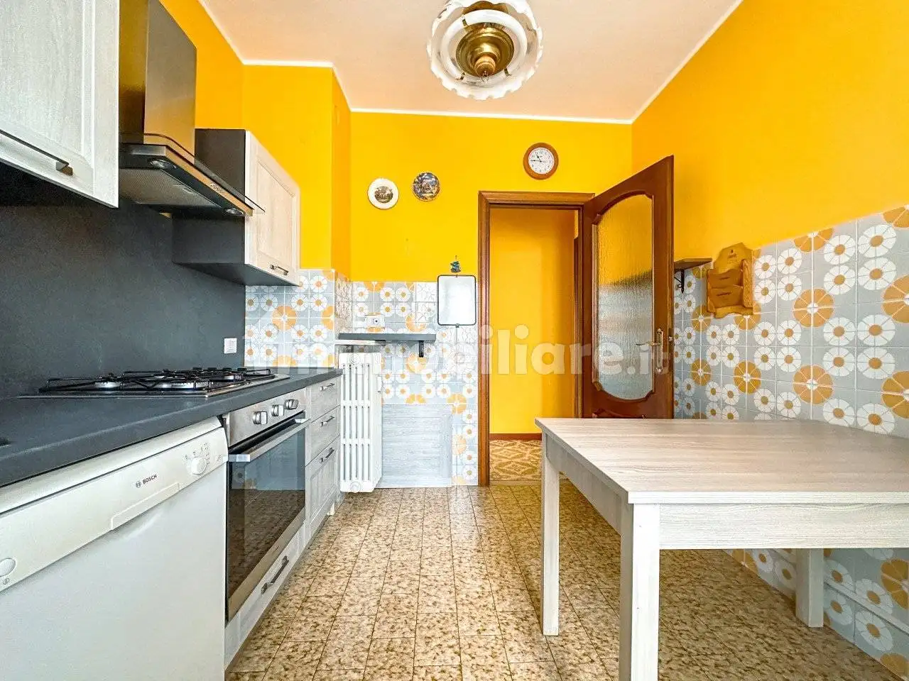 Trilocale via Duca D'aosta 21, Centro, Borgosesia - foto 3