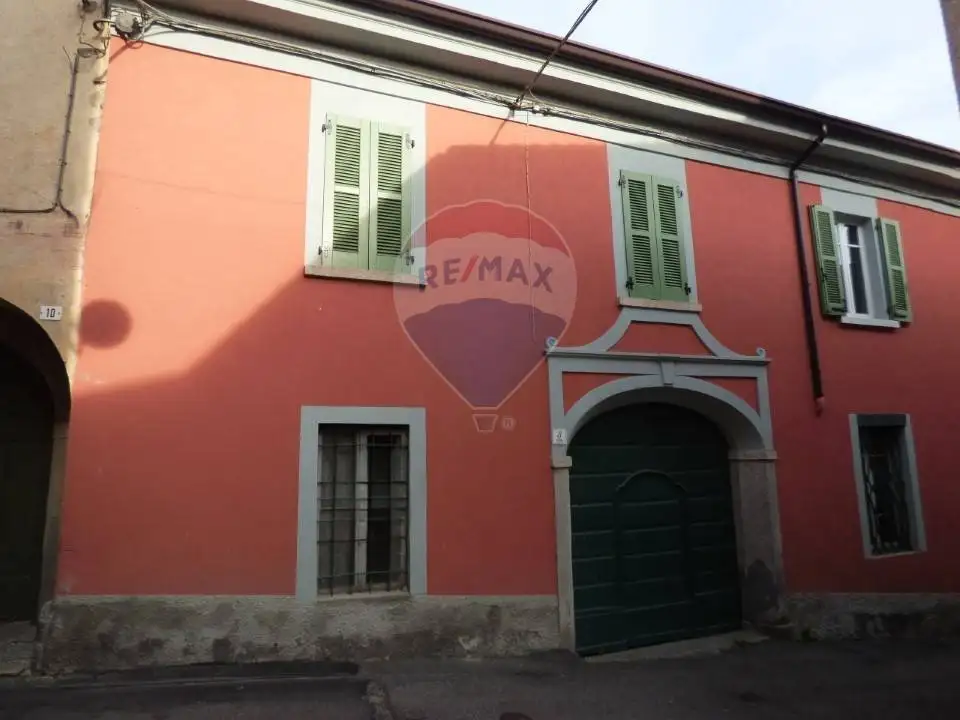 Appartamento in vendita a Casalzuigno