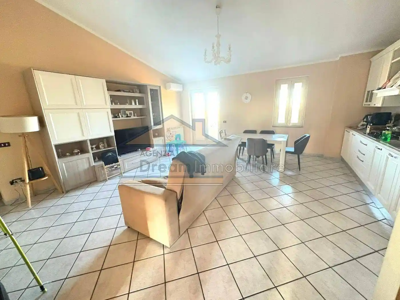 Quadrilocale via 1 Maggio, Nuovo Corso Campano - Marchesella, Giugliano in Campania - foto 2