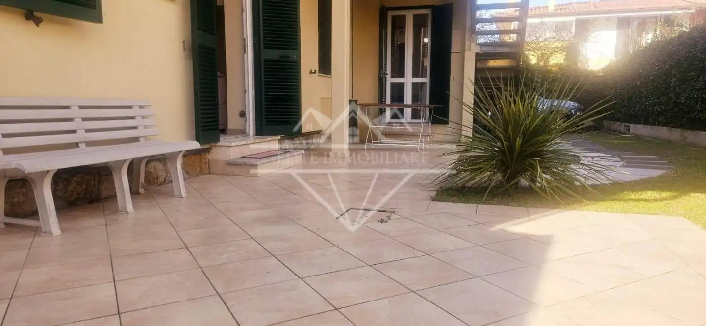 Villetta a schiera in affitto a Montignoso