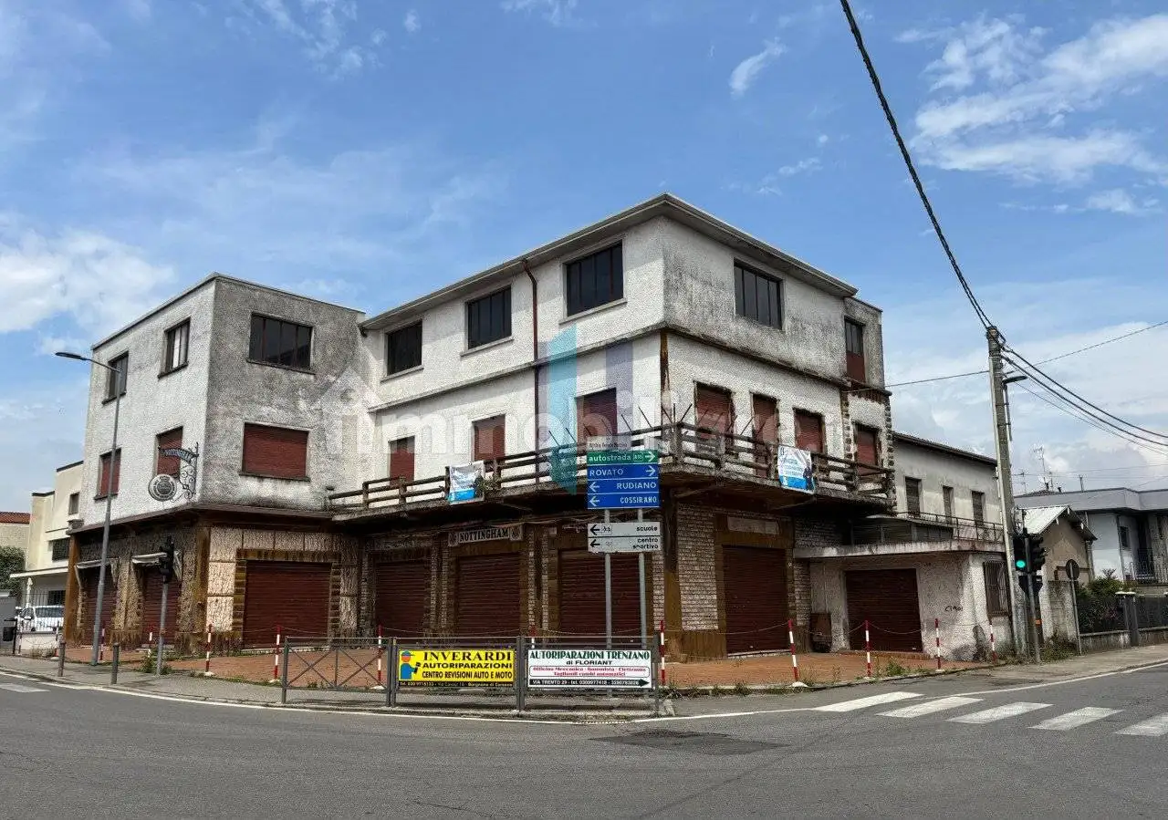 Palazzo - Edificio in vendita a Trenzano