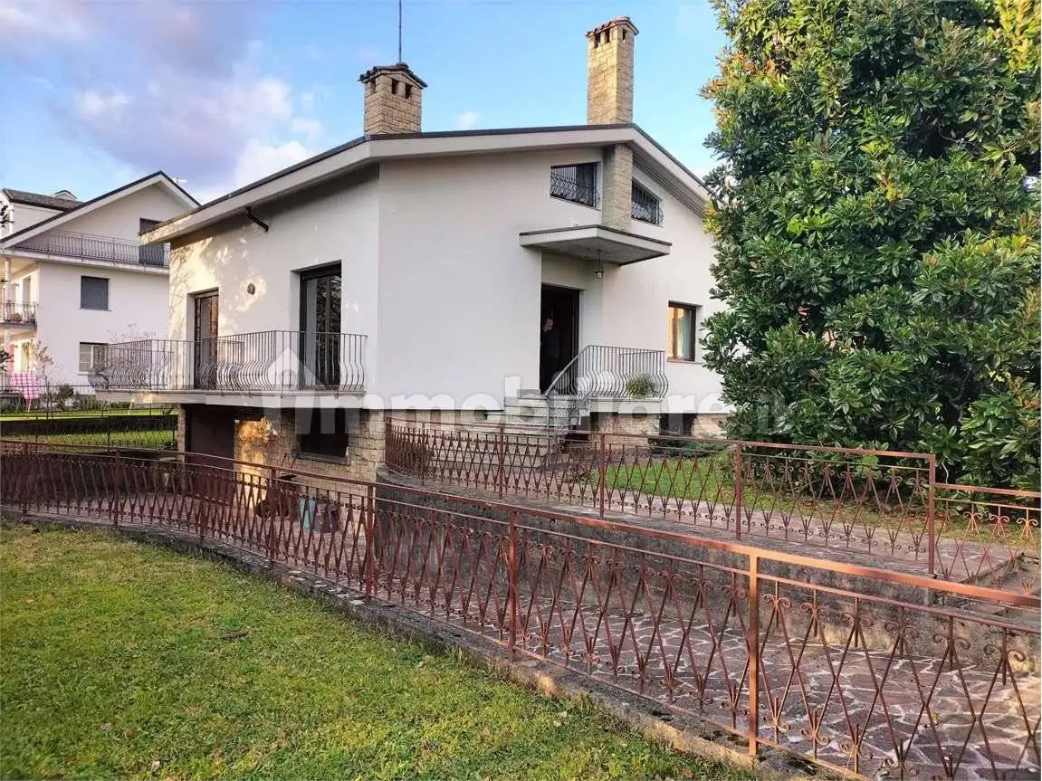 Villa unifamiliare via Don Sturzo , 12, Centro, Villa d'Almè - foto 2