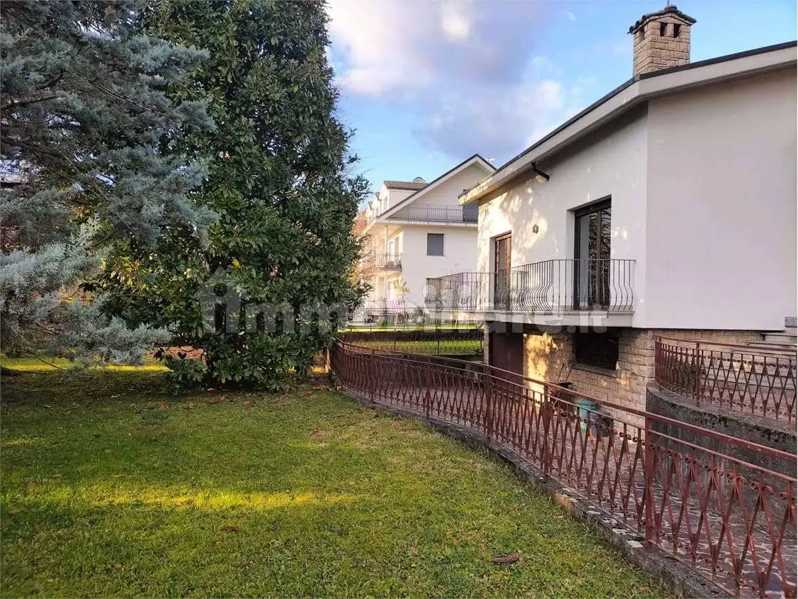 Villa unifamiliare via Don Sturzo , 12, Centro, Villa d'Almè - foto 3