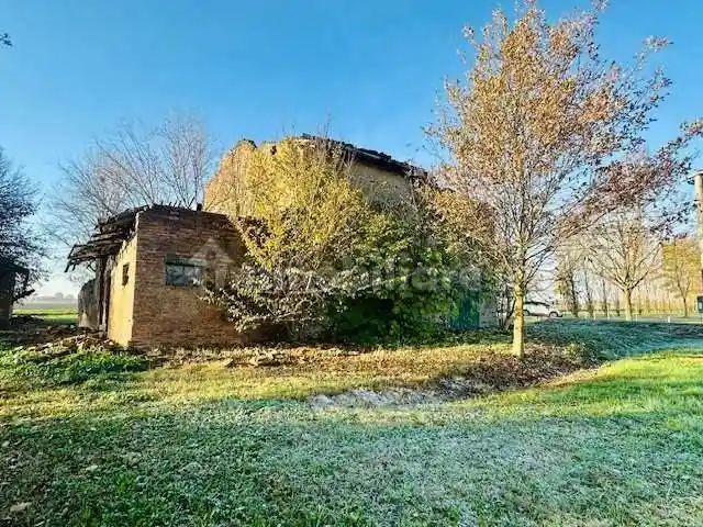 Rustico - Casale in vendita a Mirandola