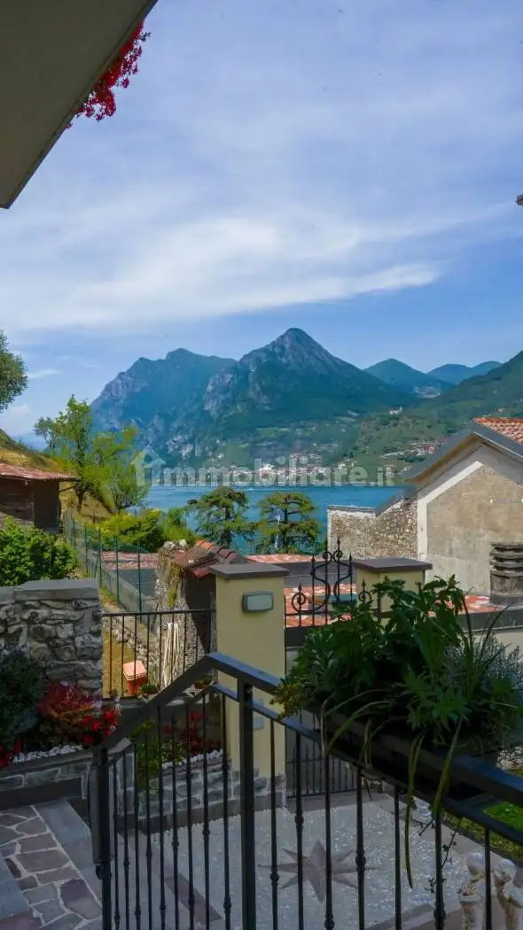 Appartamento in affitto a Monte Isola