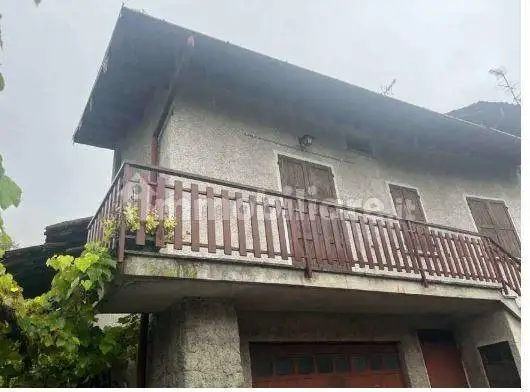 Casa indipendente in asta a Barni