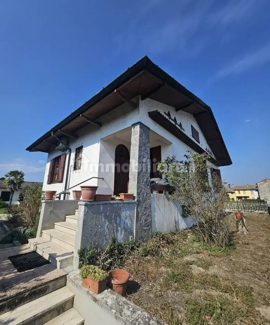 Casa indipendente in vendita a Badia Pavese