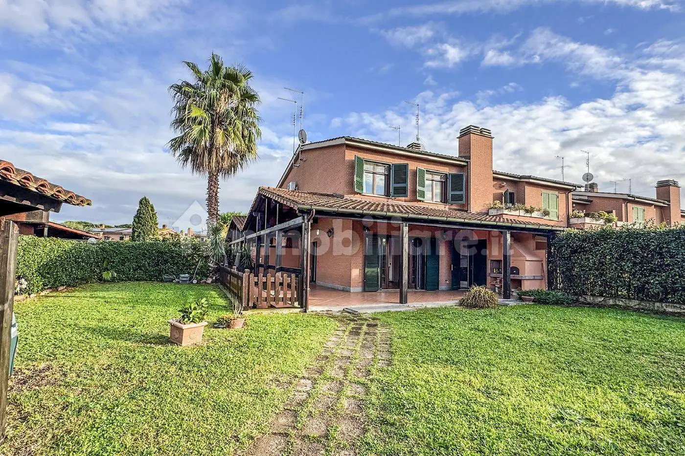 Villa plurifamiliare in vendita a Roma